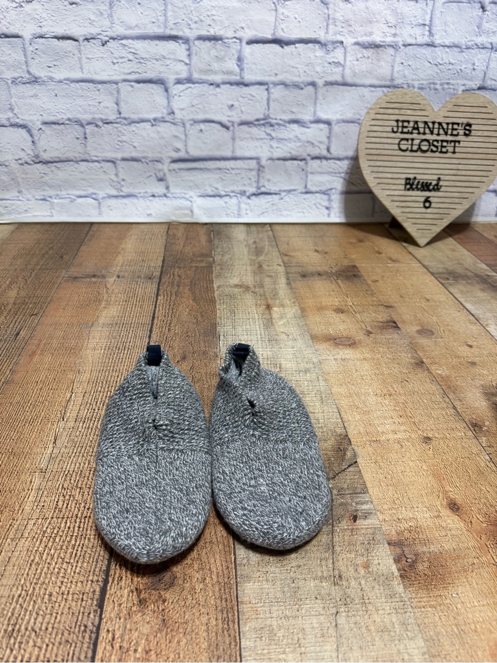 BOMBAS Gripper Slipper gray knit Women's Small 7-8.5
No tags